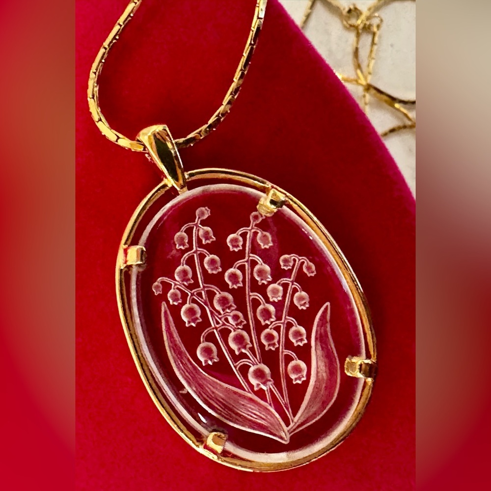 🌱🤍 Napier Lily of the Valley Etched Glass Pendant & Gold Tone Necklace